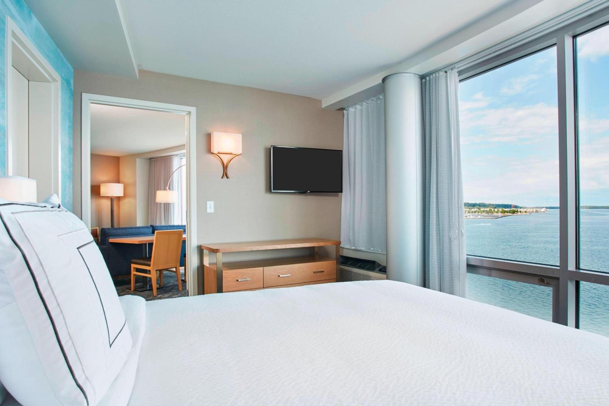 Courtyard By Marriott Erie Bayfront Hotel Bagian luar foto