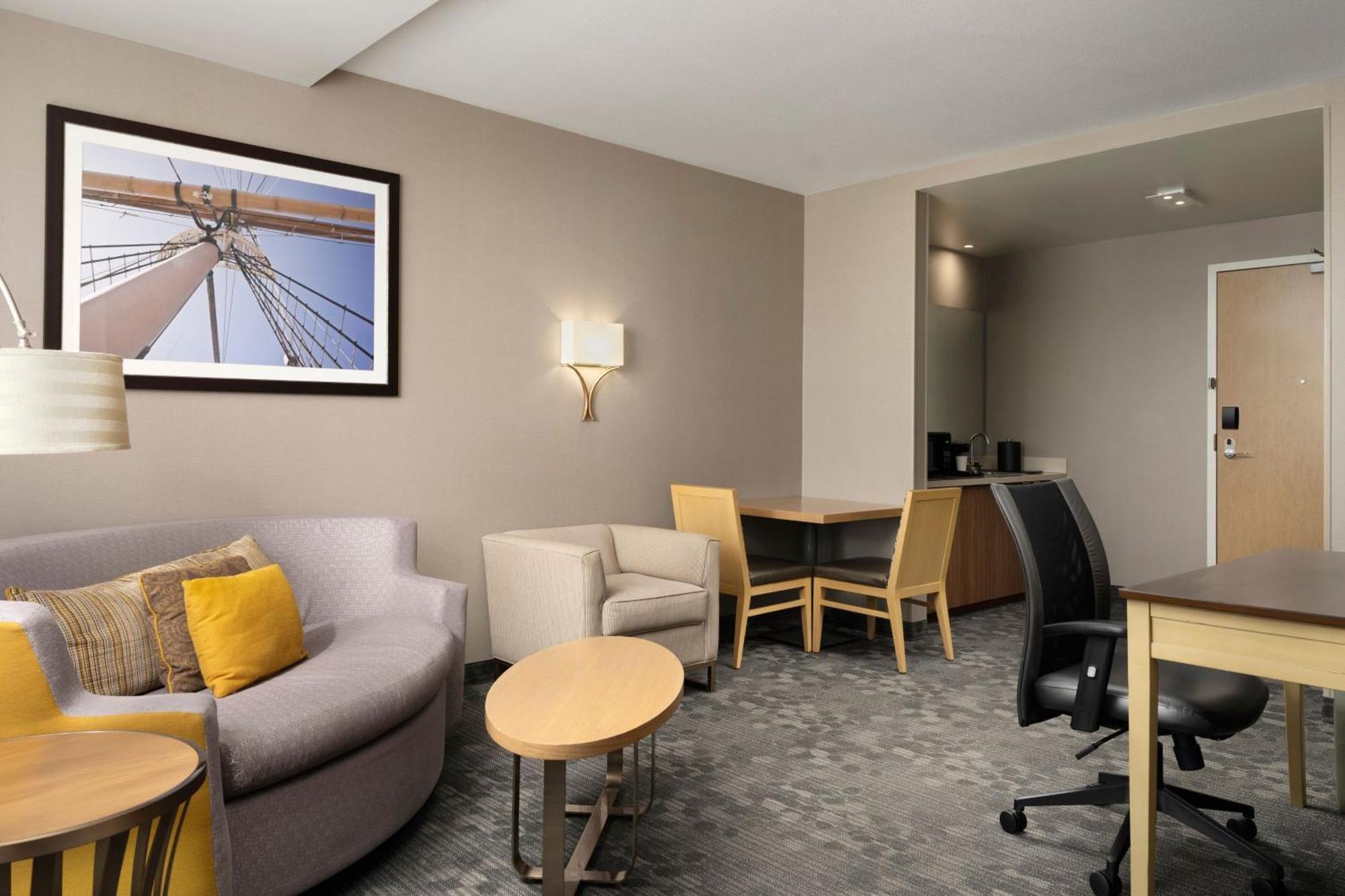 Courtyard By Marriott Erie Bayfront Hotel Bagian luar foto