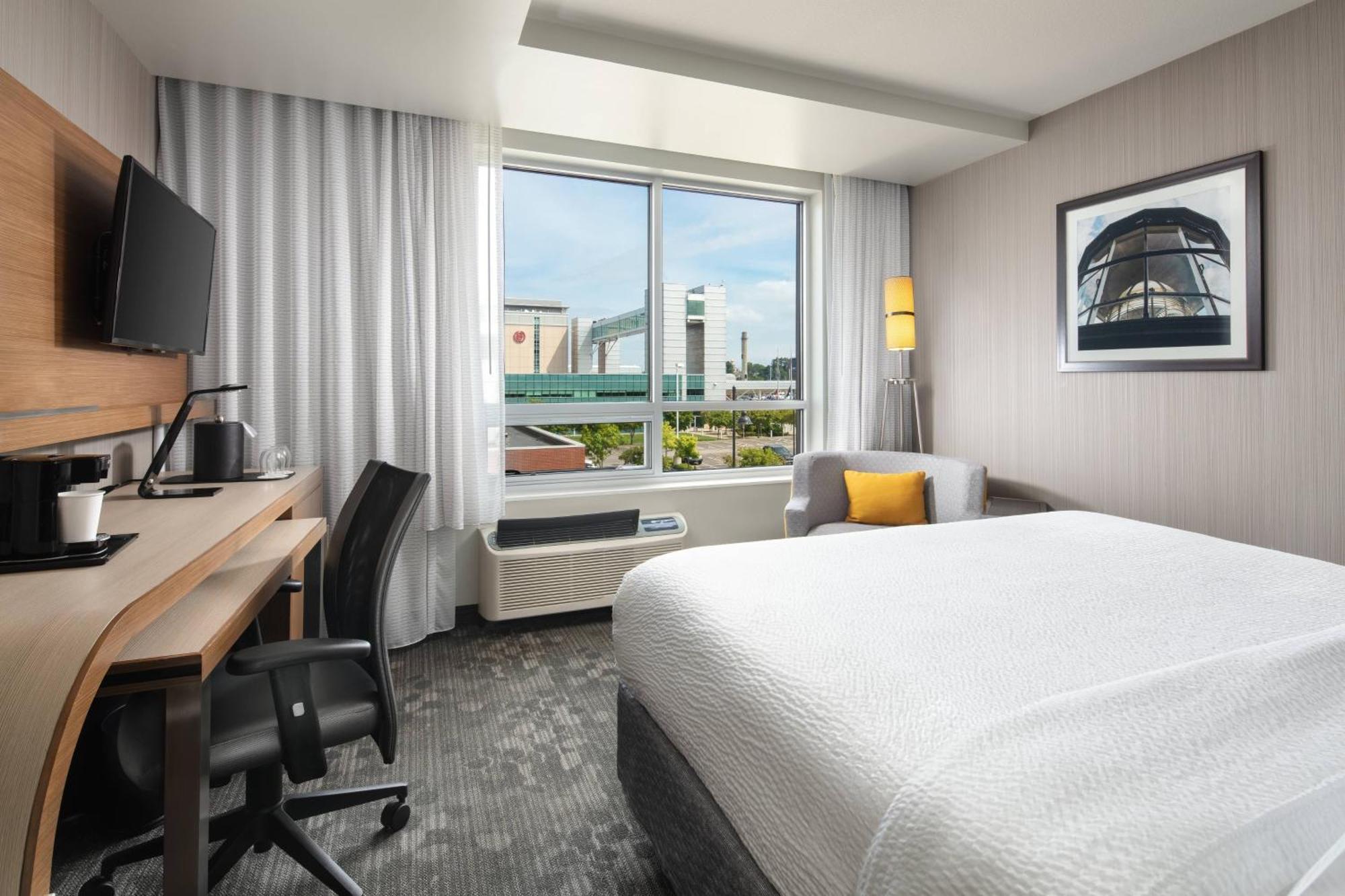 Courtyard By Marriott Erie Bayfront Hotel Bagian luar foto