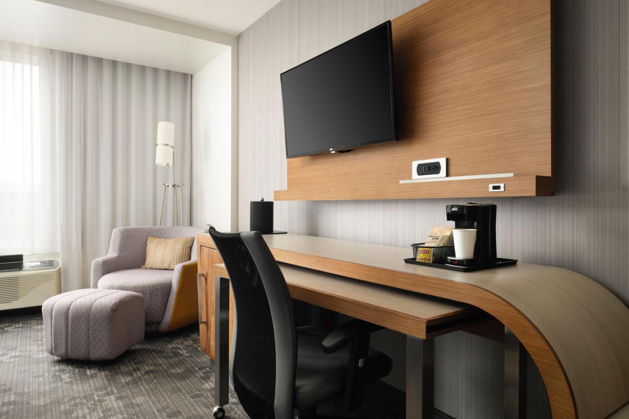 Courtyard By Marriott Erie Bayfront Hotel Bagian luar foto