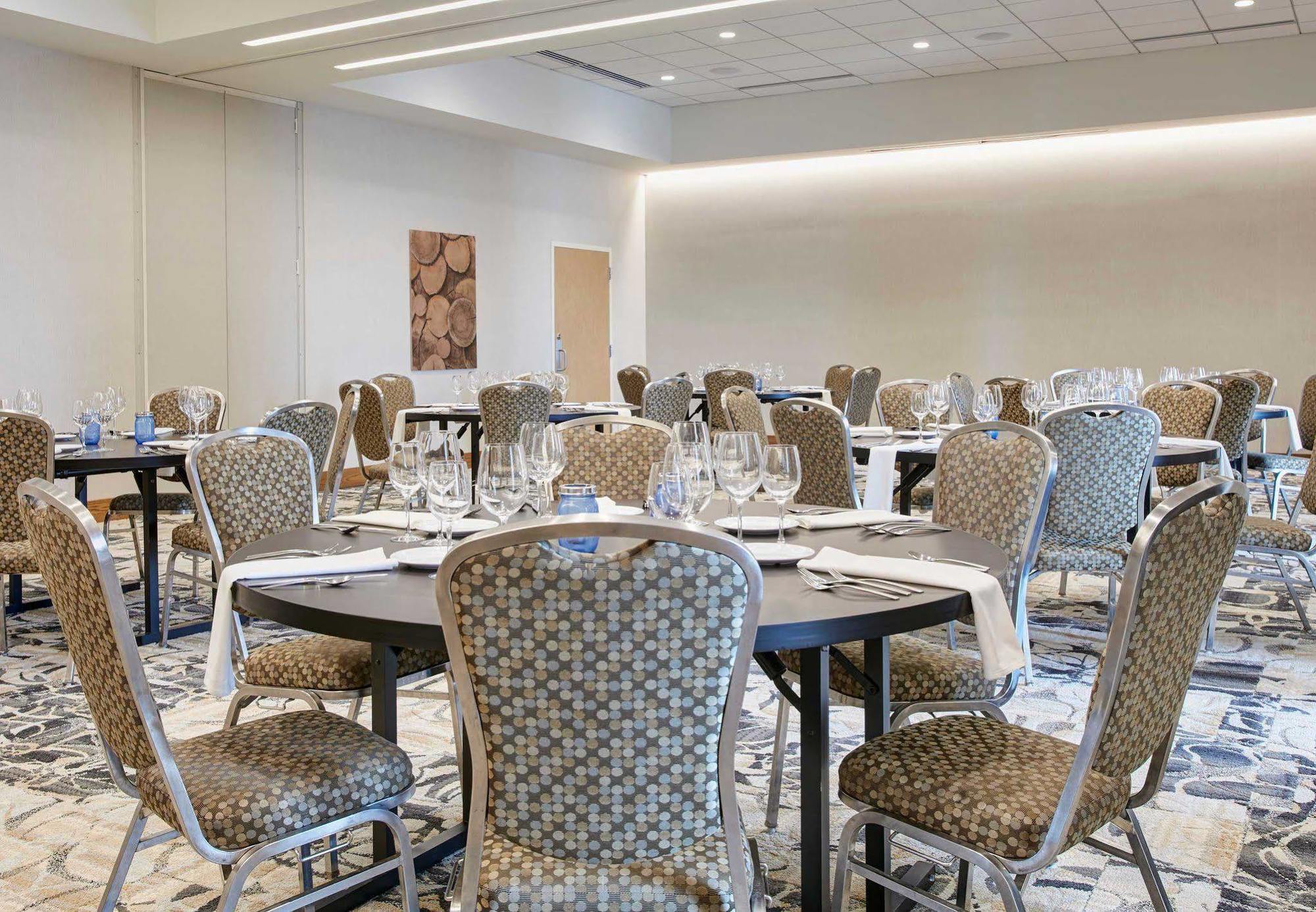 Courtyard By Marriott Erie Bayfront Hotel Bagian luar foto